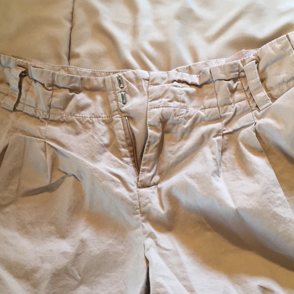 Tan shorts with pockets - Picture 2 of 4